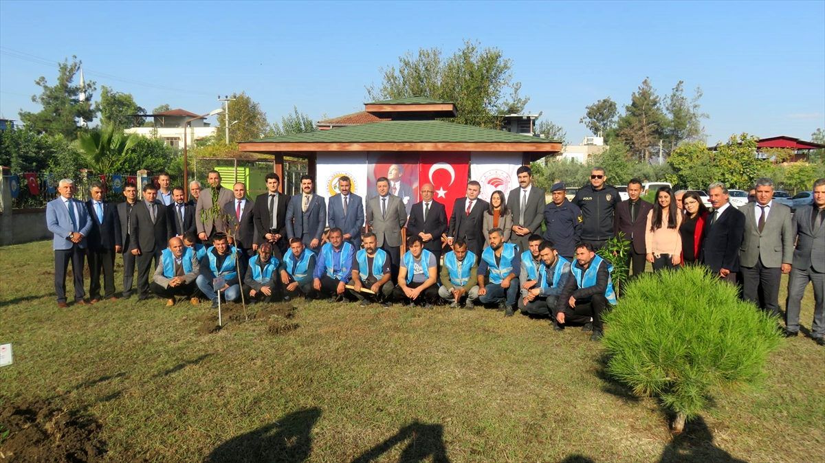 İmamoğlu\'nda denetimli serbestlik yükümlüleri fidan dikti