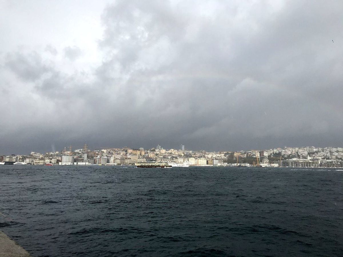 İstanbul\'da gökkuşağı sürprizi