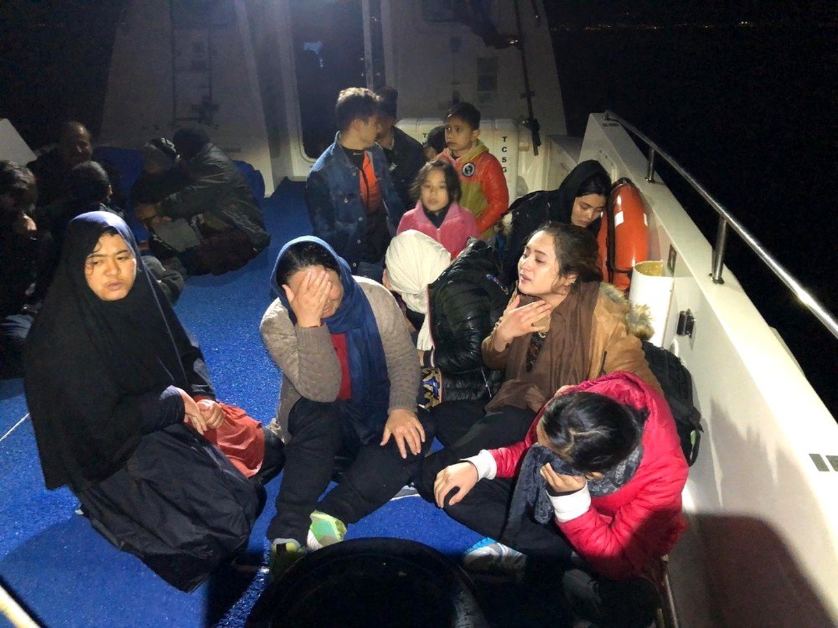 İzmir\'de 58\'i çocuk 127 düzensiz göçmen yakalandı