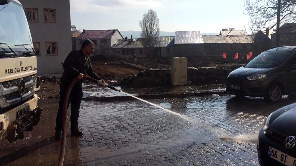 Karlıova Belediyesi\'nden temizlik çalışması