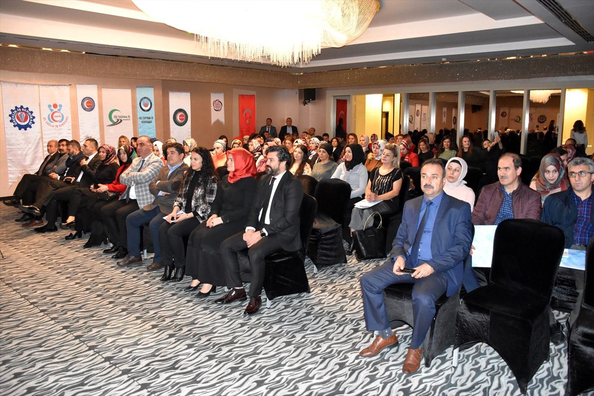 Kayseri\'de "Çalışma Hayatı ve Sendikal Hayatta Kadın" semineri