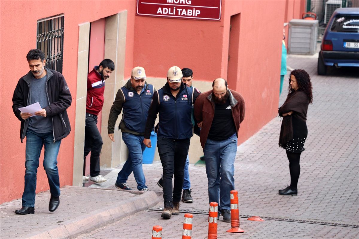 Kayseri\'deki DEAŞ operasyonunda yakalanan zanlılar adliyeye sevk edildi