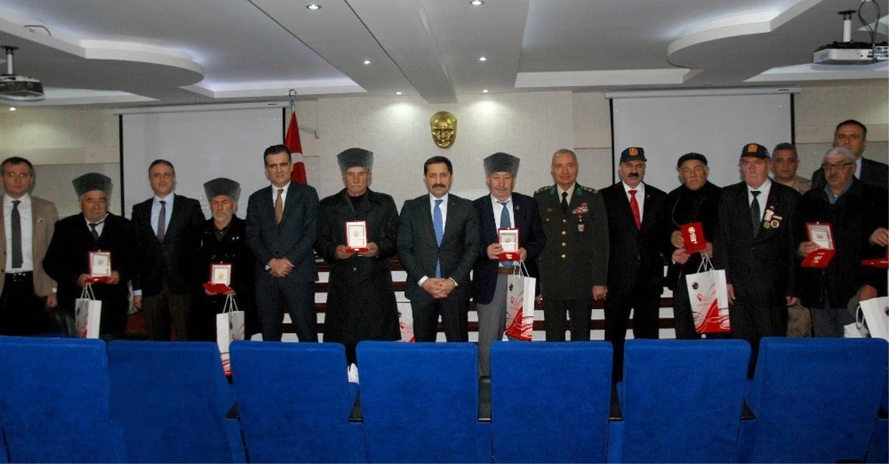 Kıbrıs Gazileri için madalya tevci töreni yapıldı