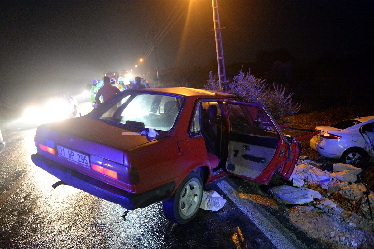 Kilis\'te iki otomobilin çarpışması sonucu 4 kişi yaralandı