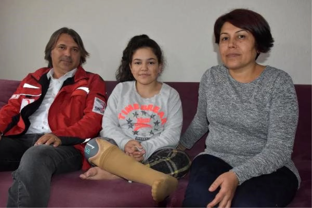 Menenjit yüzünden bacağını kaybeden Melis\'e Türk Kızılayı\'ndan destek