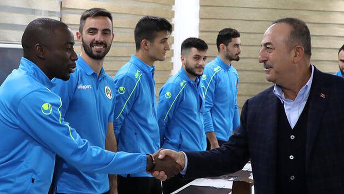 Mevlüt Çavuşoğlu: Cumhurbaşkanımız Erol hocayı seviyor