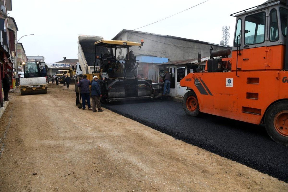 Muş Belediyesinden yağışlar öncesi asfalt seferberliği
