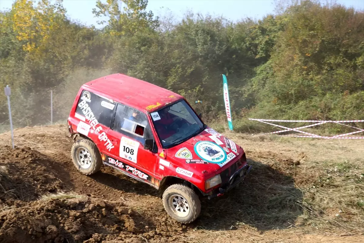 "Off-road"un kadın pilotları pistin tozunu attırıyor