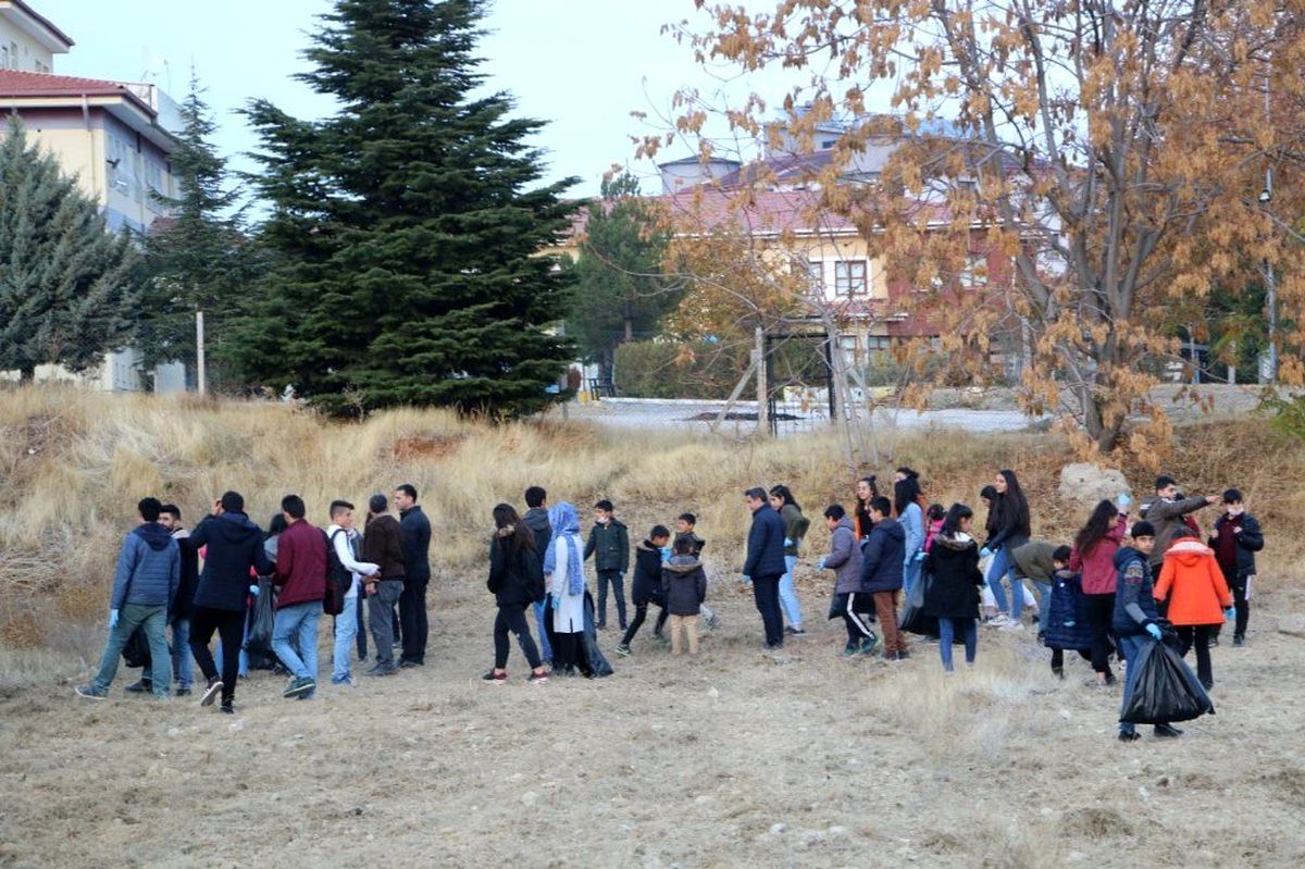 Öğrenciler, çevre temizliği yaptı