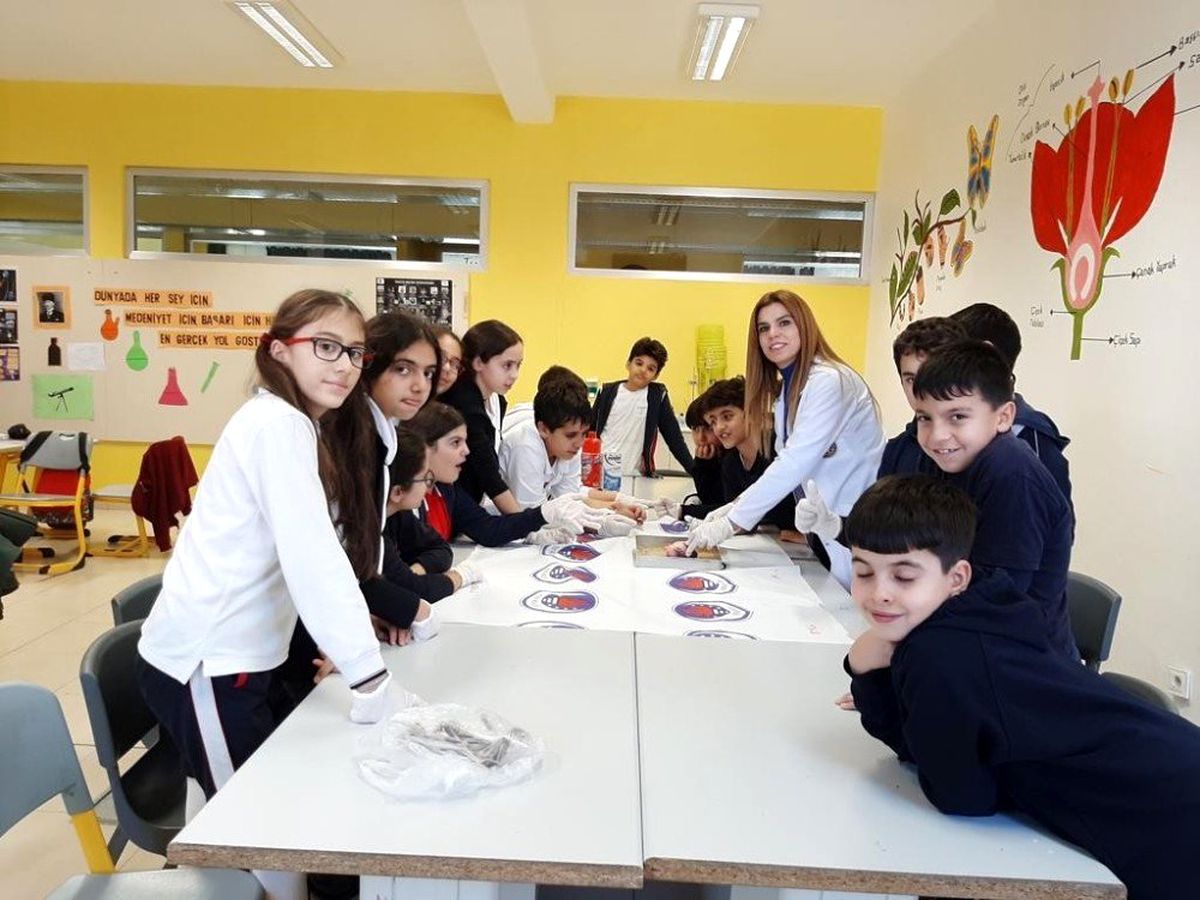 Öğrenciler teorik ve pratik eğitim görüyor