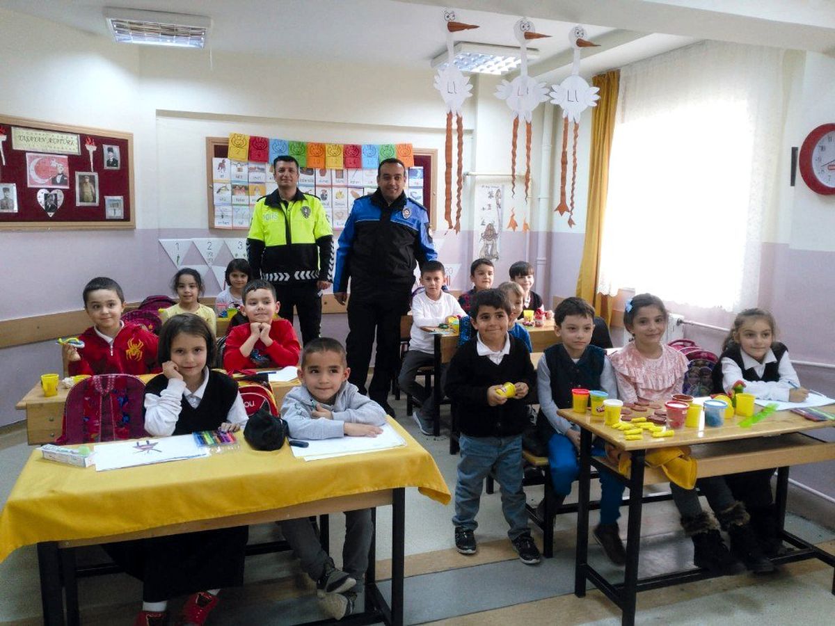 Öğrencilere trafik eğitimi verildi