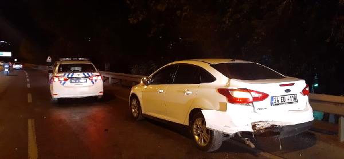 Otomobil önündeki araca arkadan çarptı: 4 yaralı
