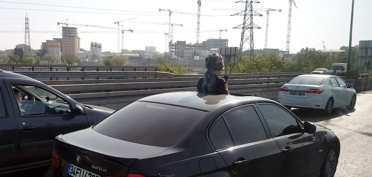(Özel) Bayrampaşa\'da trafikte ilginç görüntü