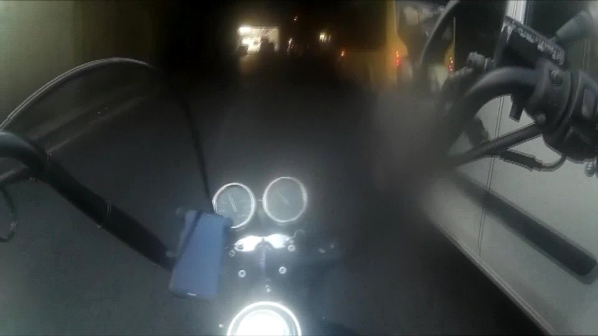 (Özel) İstanbul\'da motosikletliler, üzerilerine direksiyonu kıran sürücülere sert tepki gösterdi
