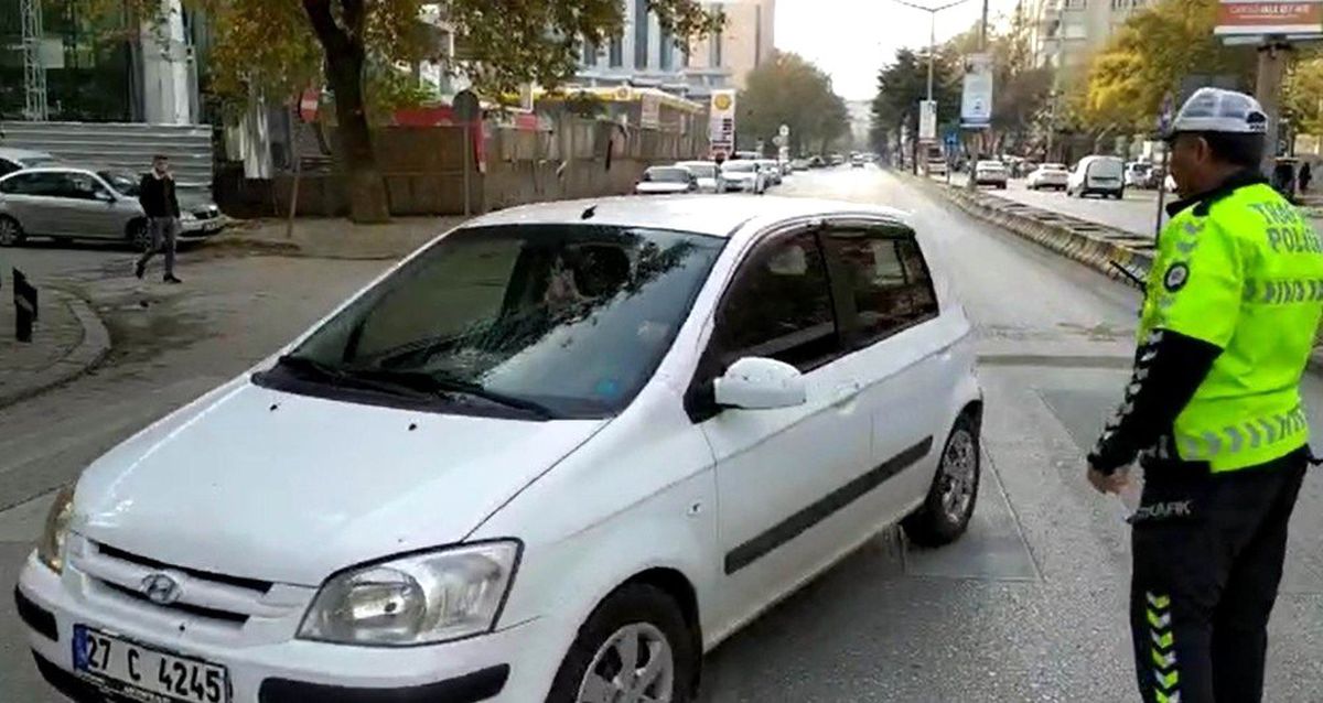 Polis, trafiği tehlikeye atanlara göz açtırmıyor