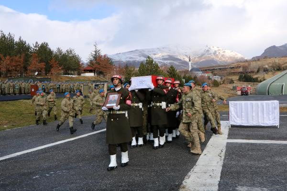 Şehit Uzman Onbaşı Çabuk, Hakkari\'den törenle memleketine uğurlandı