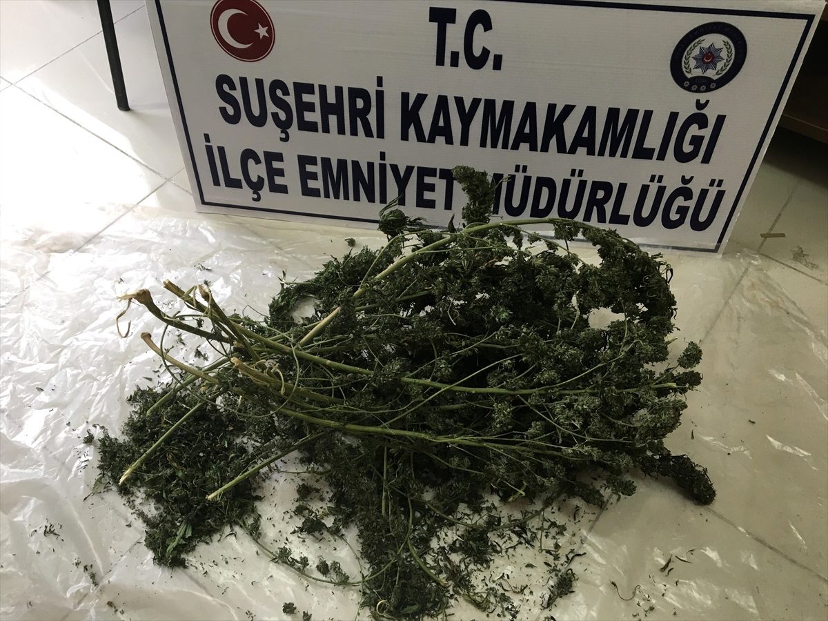 Sivas\'taki uyuşturucu operasyonunda 4 kişi gözaltına alındı