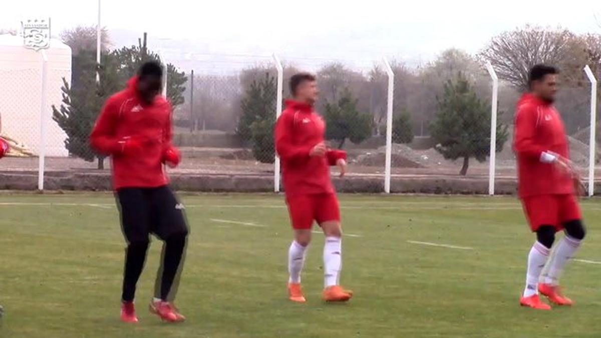 Sivasspor\'da Kasımpaşa Hazırlıklarını Sürdürüyor