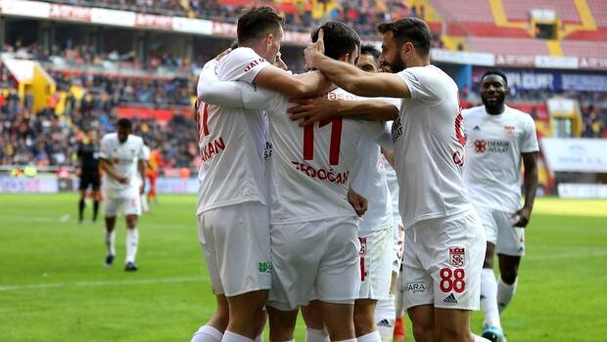 Sivasspor\'un hücum oyuncuları 15 takıma bedel