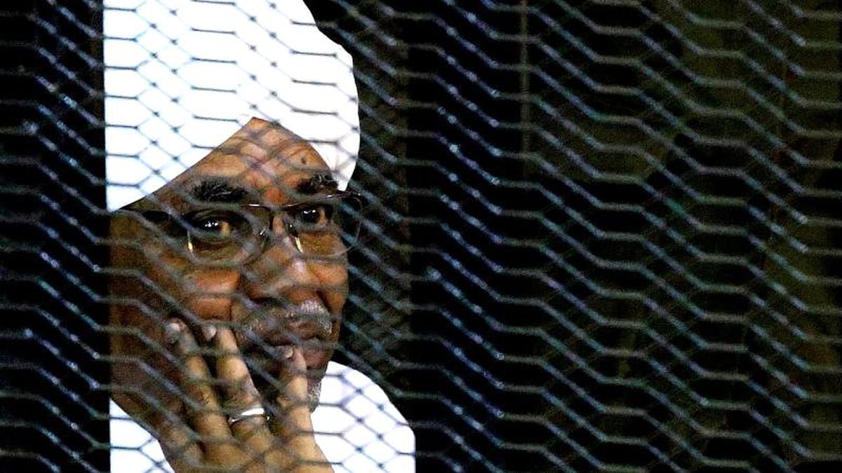 Sudan\'da Beşir yönetiminin izleri siliniyor: \'Rejimin ortadan kaldırılması yasası\' onaylandı