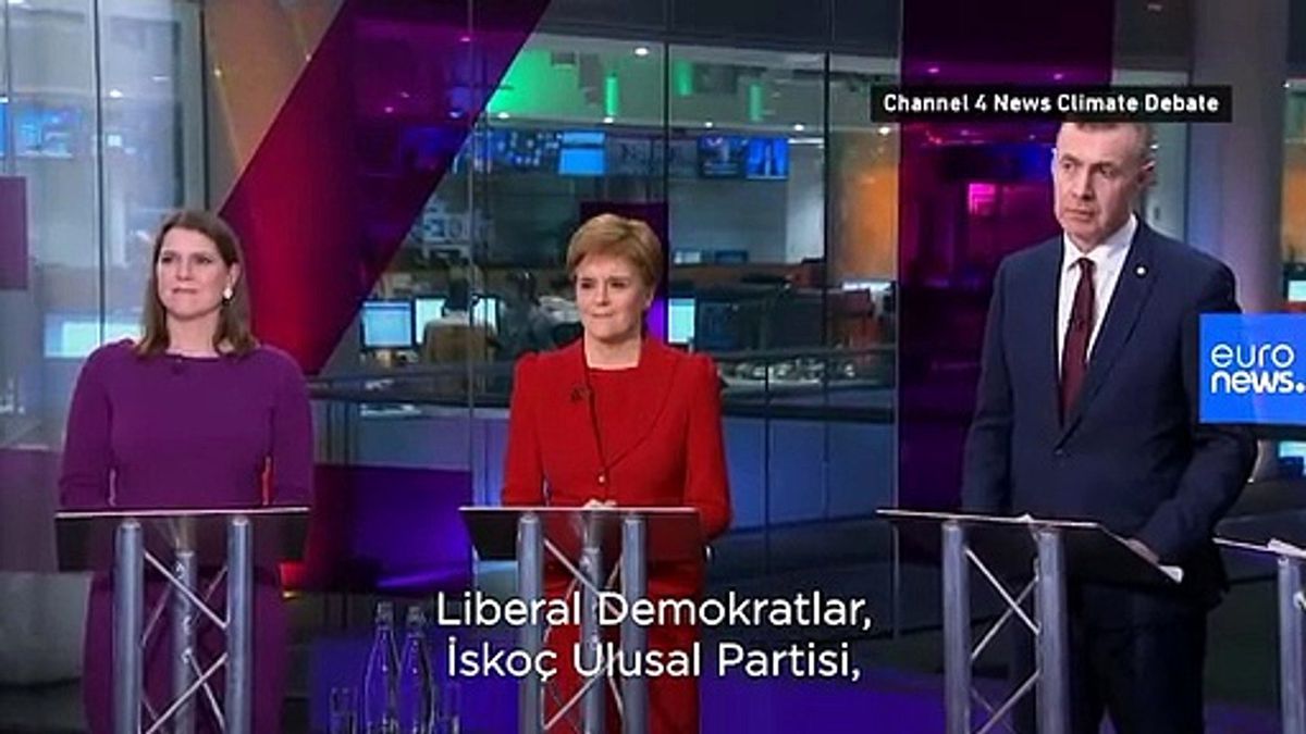 Televizyonda iklim tartışmasına katılmayı reddeden Boris Johnson\'ın yerine eriyen buz heykel kondu