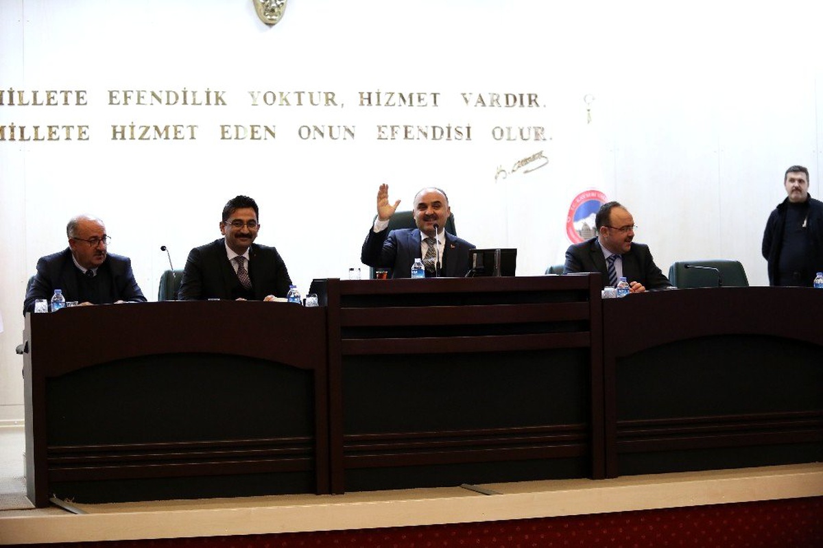 Vali Günaydın: " Daire müdürleri muhtarları mahallelerinde ziyaret etmeli"