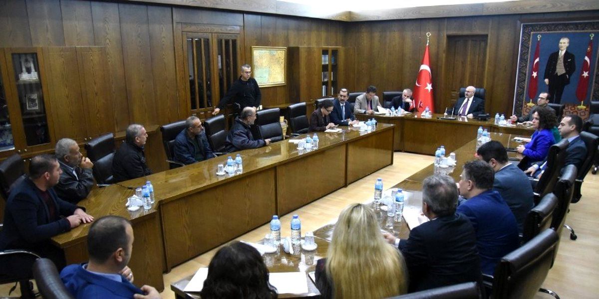 Vali Köşger, Halk Günü\'nde vatandaşlarla buluşuyor