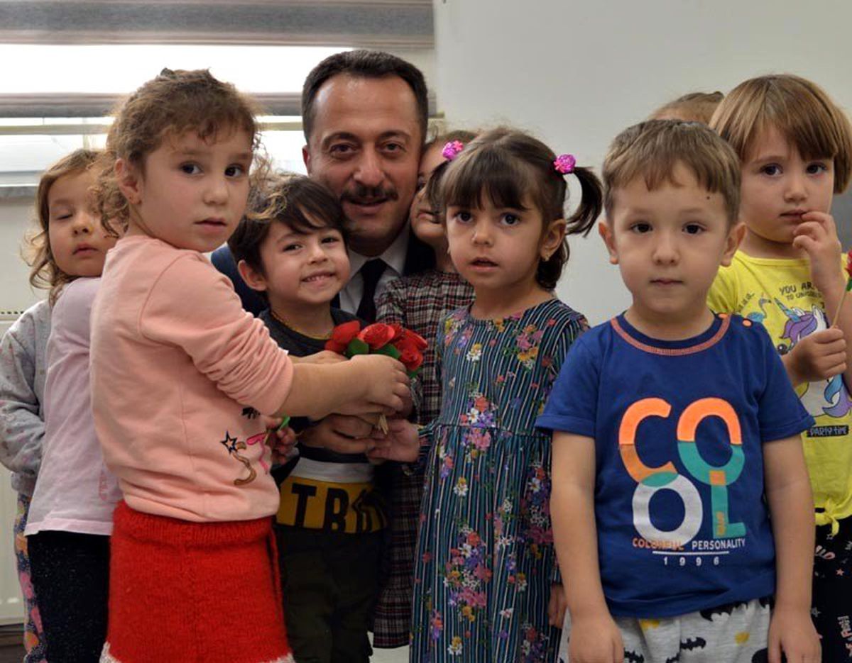 Vali Şentürk, çocuklarla, eğitimcilerle ve iş dünyasıyla buluştu