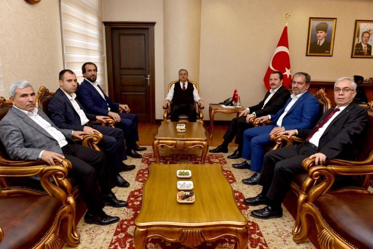 Vali Su, Memur-Sen Genel Başkanı Yalçın\'ı kabul etti