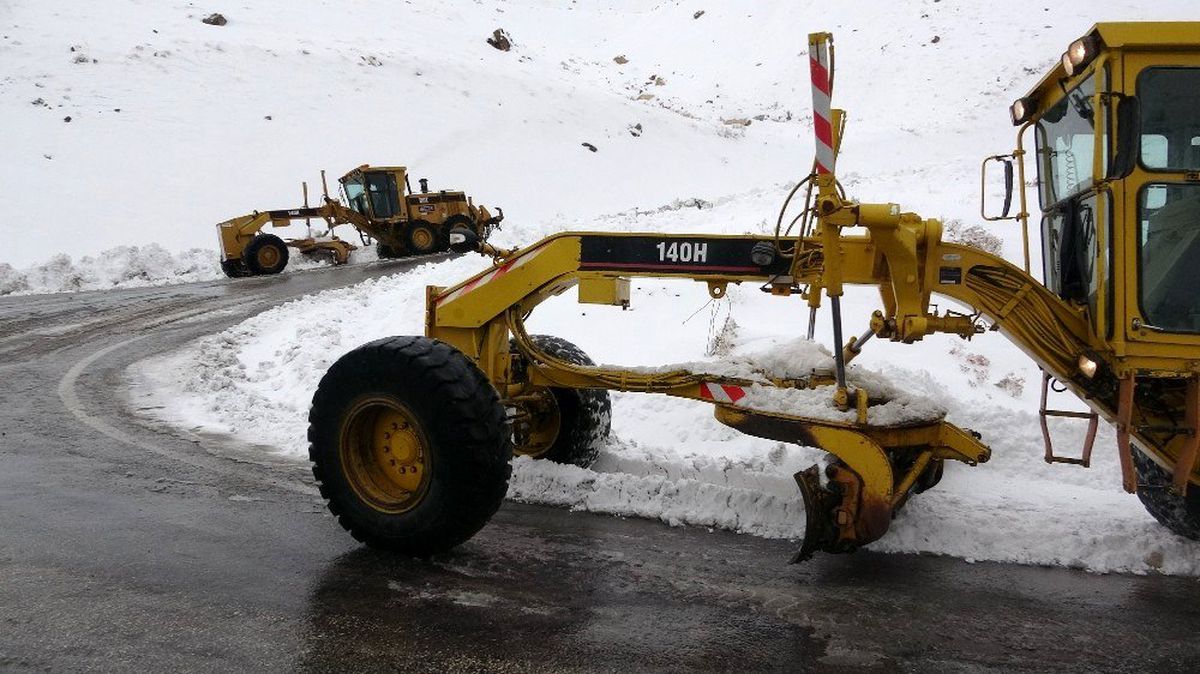 Van\'da, karayollarının kar mesaisi başladı