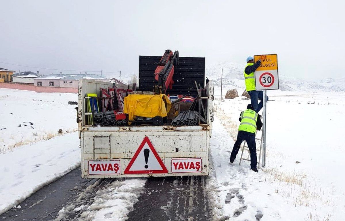 Van\'da trafik levhası çalışması