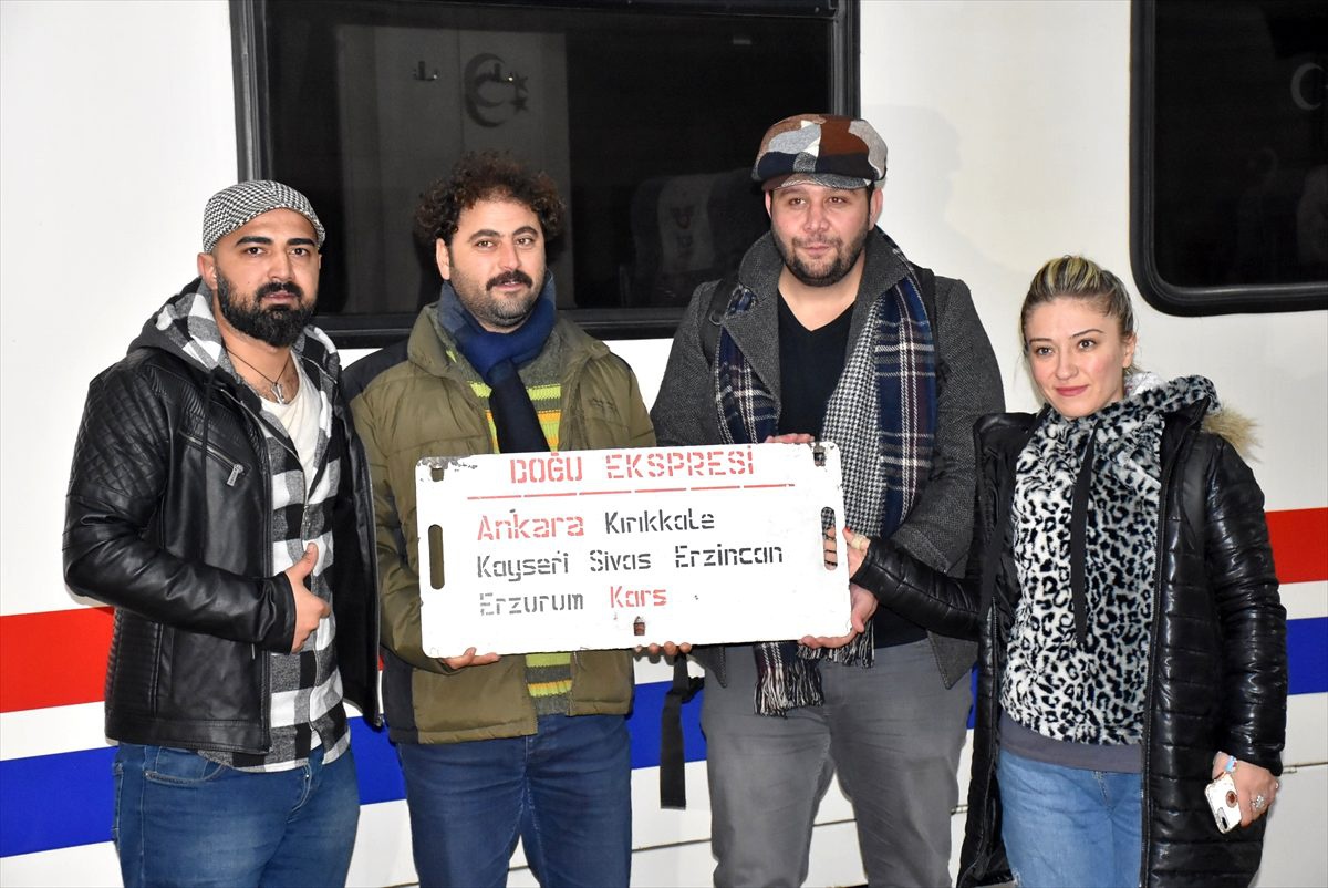 "Yardım seferberliği" için Doğu Ekspresi ile Kars\'a geldiler