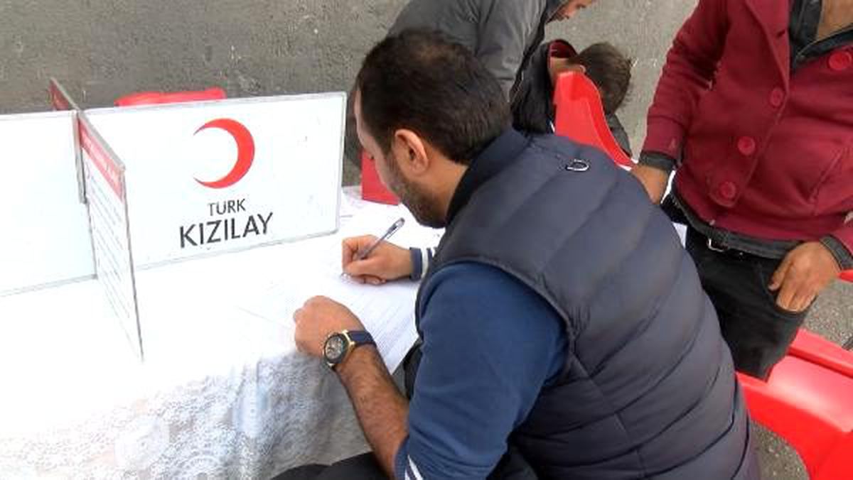 Ankara\'da atık toplayıcılarından Kızılay\'a kan bağışı