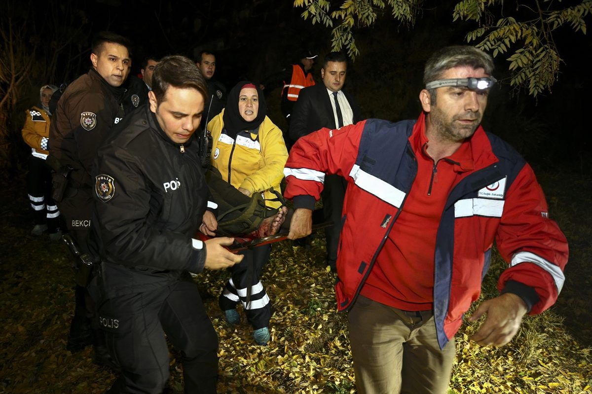 Ankara Kalesi\'nden düşen kişi yaralandı