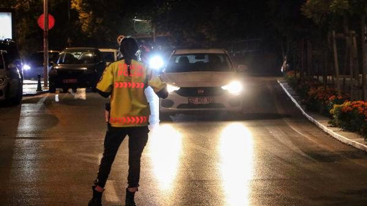 Antalya\'da, 1500 polisin katılımıyla \'Huzur Akdeniz Uygulaması\'