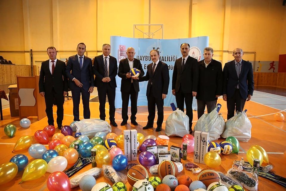 Bayburt\'ta okullara eğitim ve spor malzemesi desteği