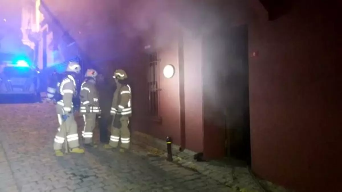 Beyoğlu Masumiyet Müzesi\'nde yangın (1)