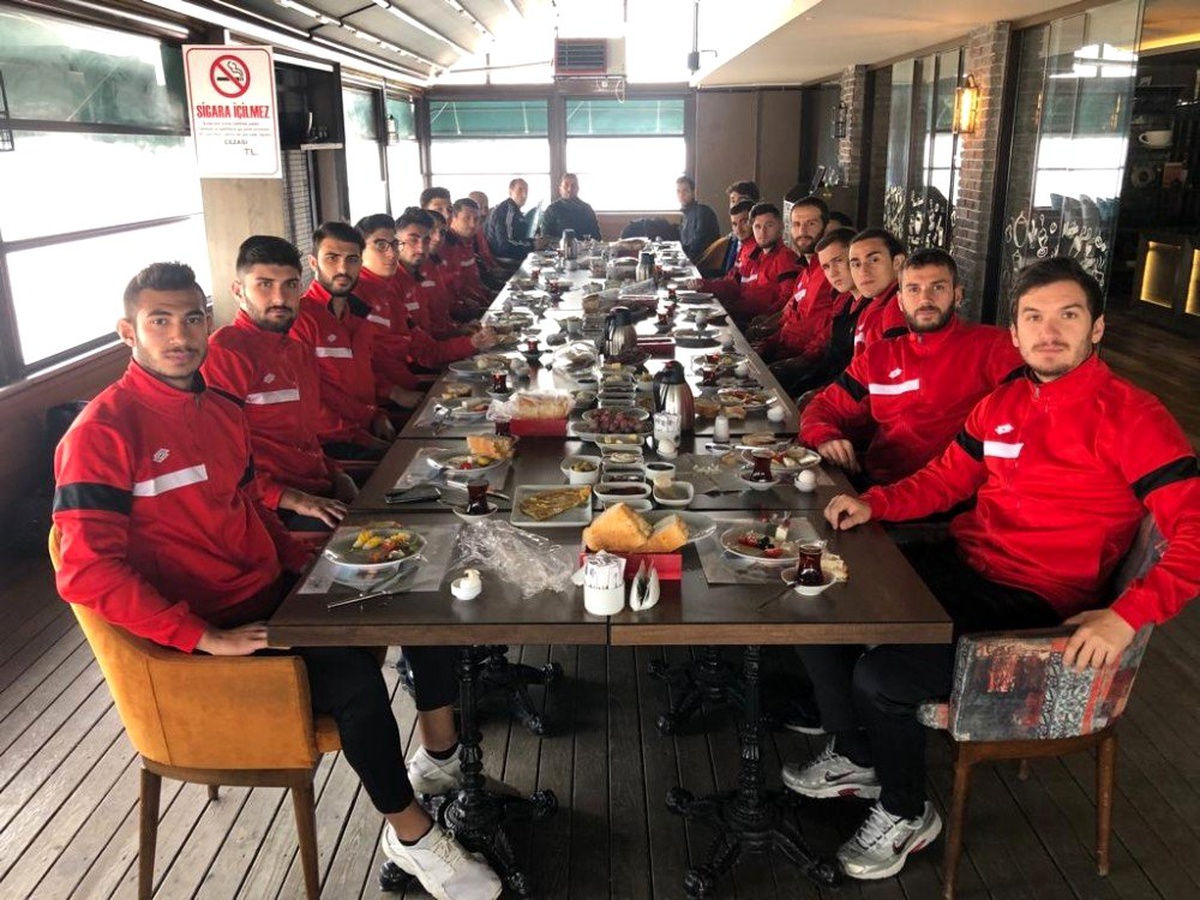 Bilecikspor zorlu maç öncesi kahvaltıda buluştu