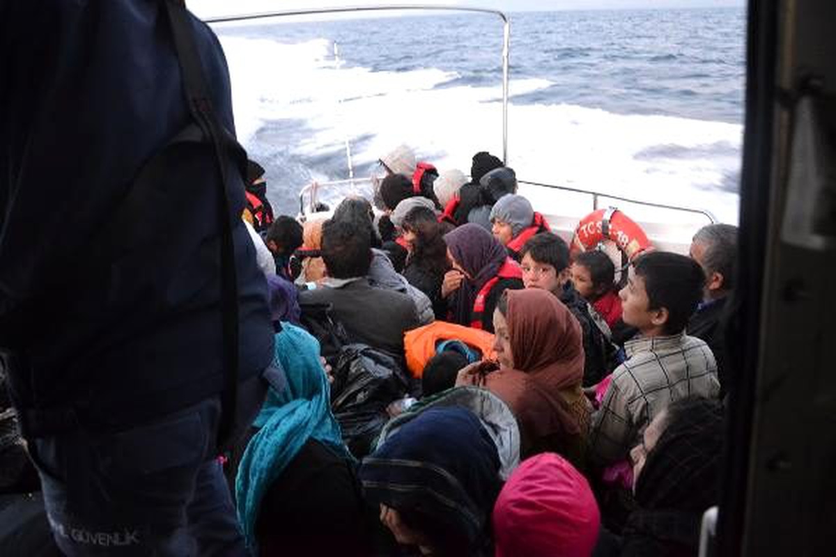 Çanakkale\'de 25\'i çocuk, 42 kaçak göçmen yakalandı