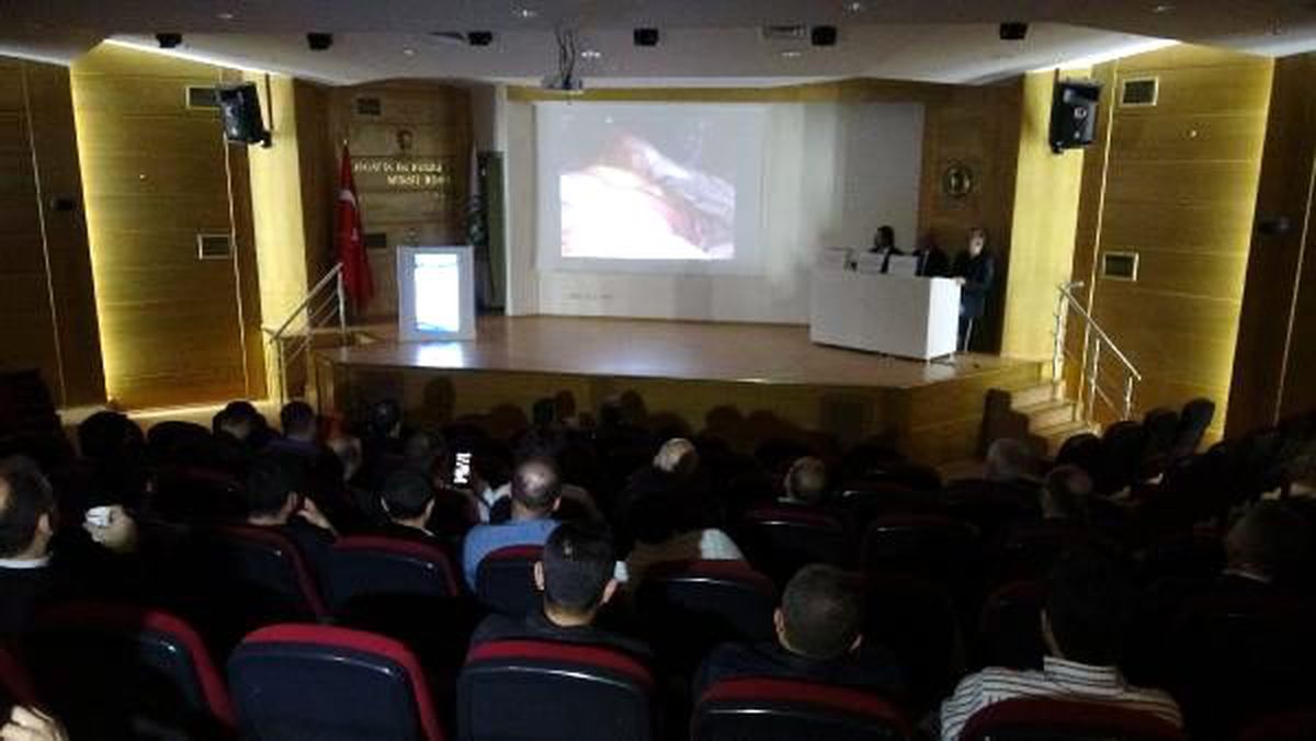 Canlı yayında hem teknikleri konuştular, hem de ameliyat yaptılar