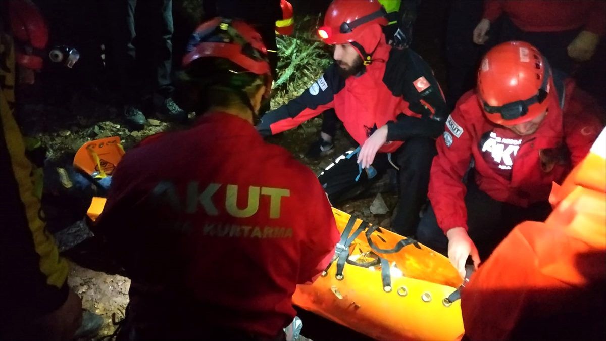Denizli\'de sis nedeniyle ormanda kaybolan yaşlı çift, AKUT ve jandarma ekiplerince bulundu