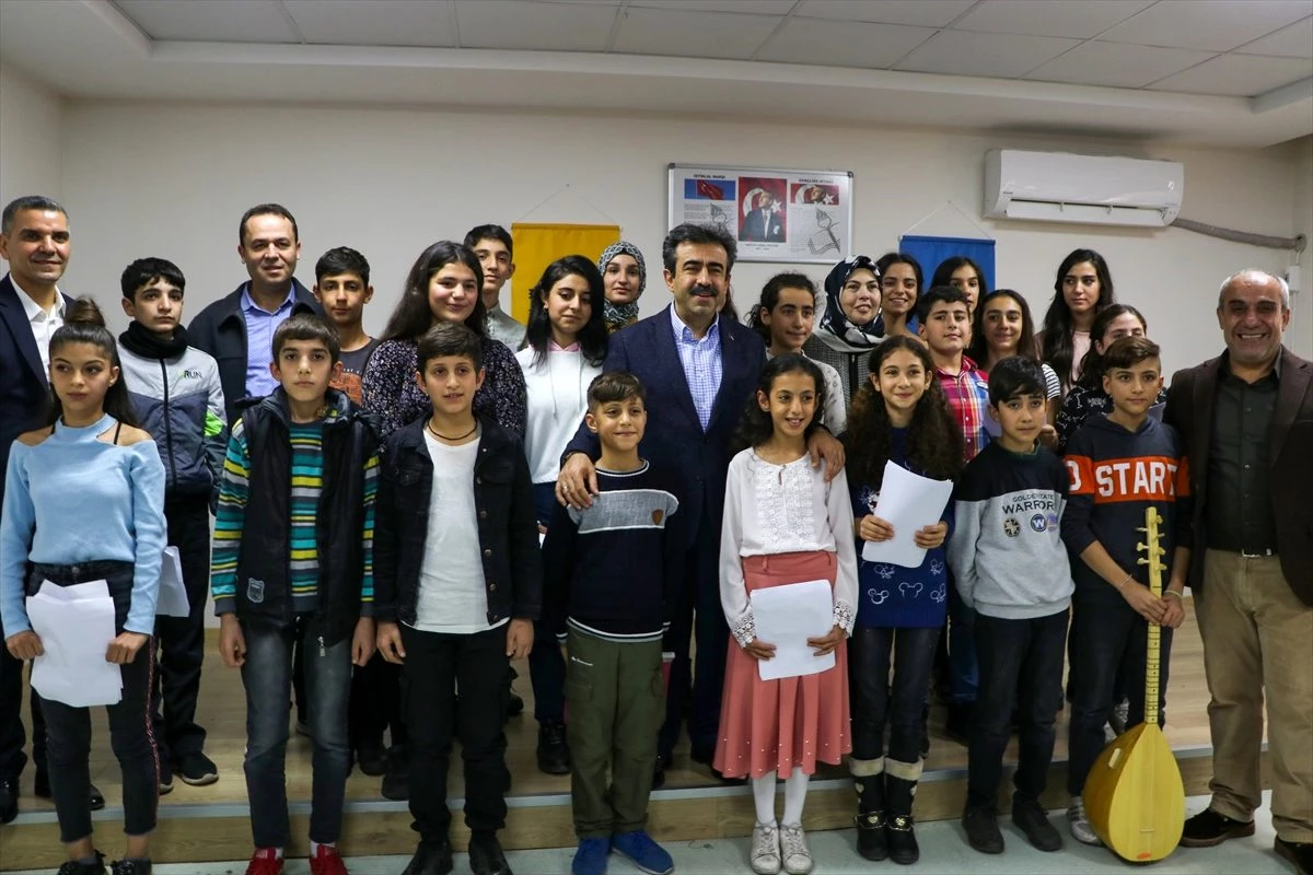 Diyarbakır Büyükşehir Belediyesinden 900 öğrenciye eğitim desteği
