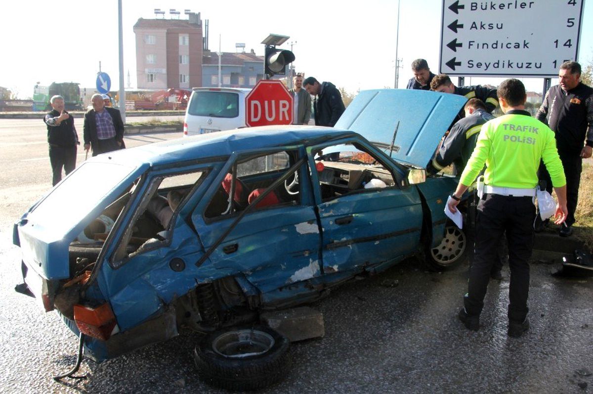Domaniç\'te trafik kazası: 2 yaralı