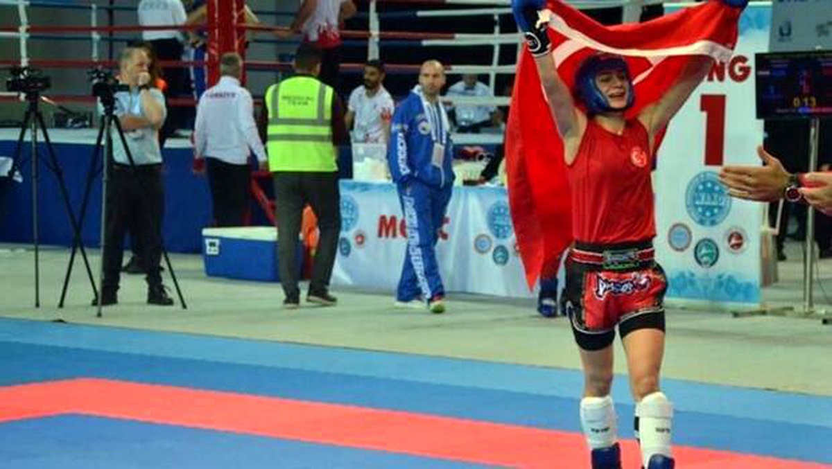 Dünya Büyükler Kick Boks Şampiyonası\'nda altın madalya