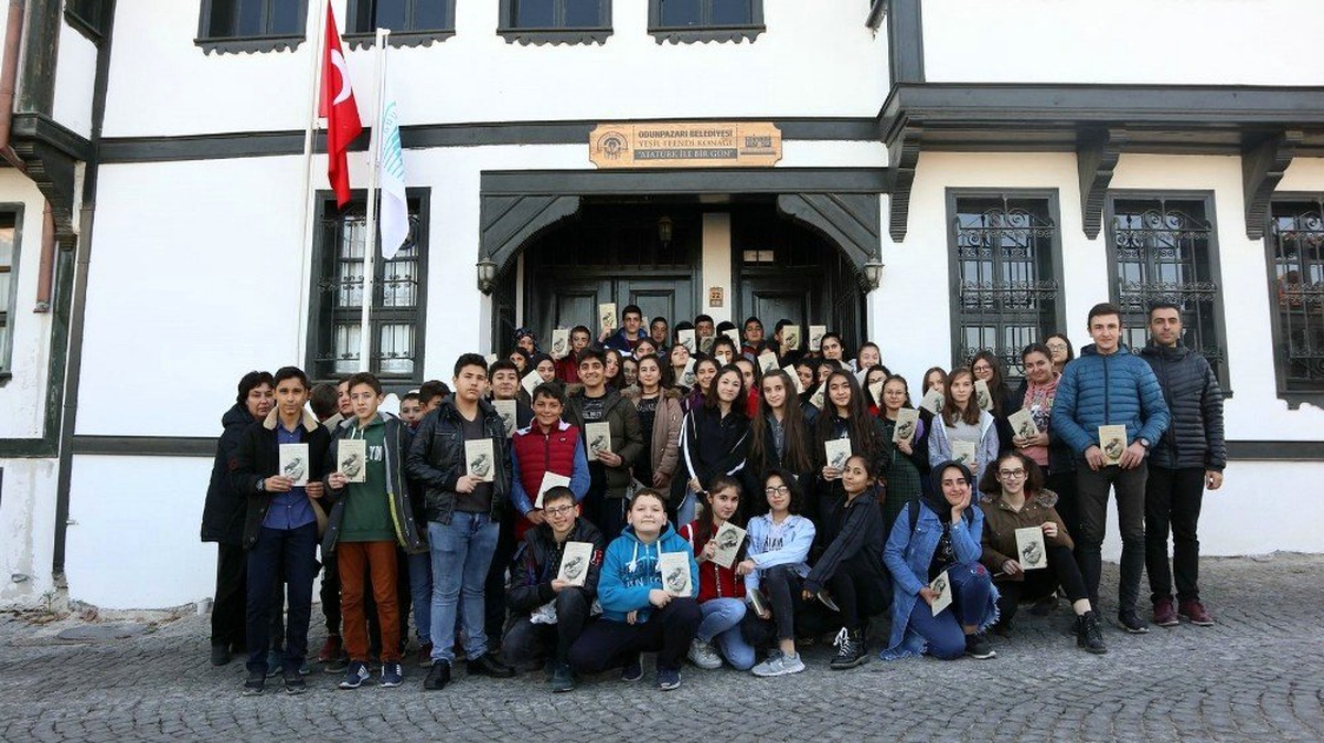 Emek Gençlik Merkezi Atatürk ile Bir Gün Galerisi\'ni ziyaret etti