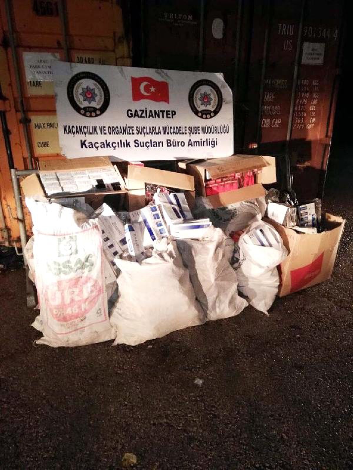 Gaziantep\'te kaçak sigara ve çay operasyonu