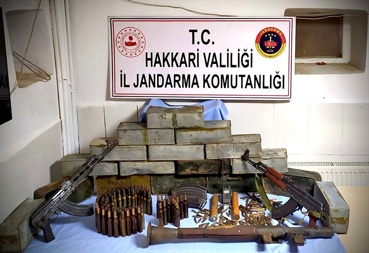 Hakkari\'de PKK\'lı teröristlere ait silah ve mühimmat ele geçirildi