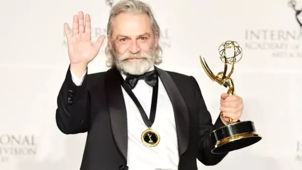 Haluk Bilginer'in aldığı Uluslararası Emmy ödülü hakkında ...