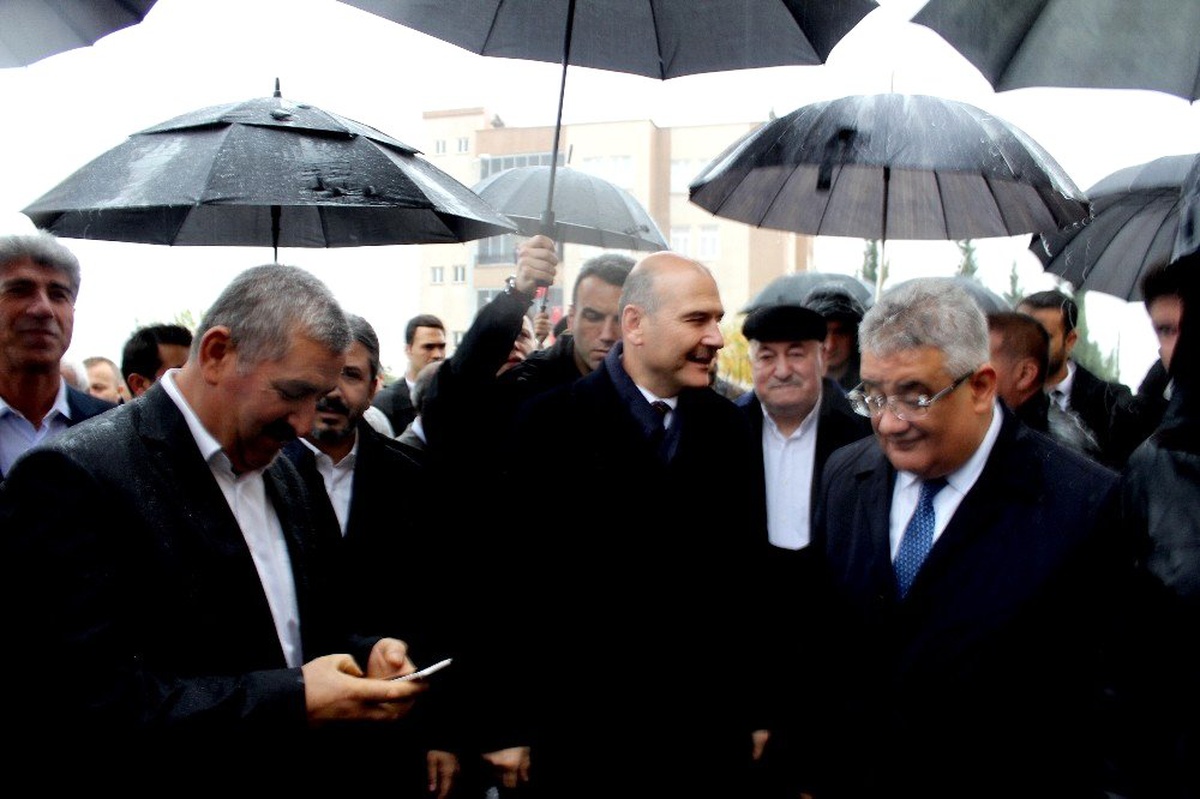 İçişleri Bakanı Süleyman Soylu\'ya yağmur sürprizi