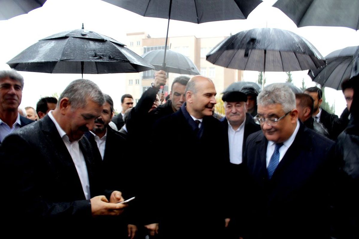 İçişleri Bakanı Süleyman Soylu\'ya yağmur sürprizi